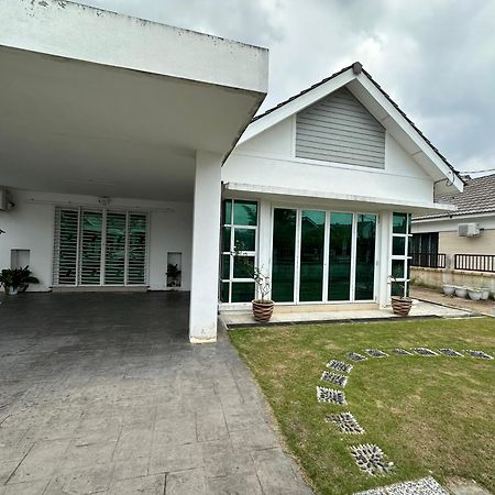 Aswadhuda Homestay Seri Iskandar Exteriér fotografie